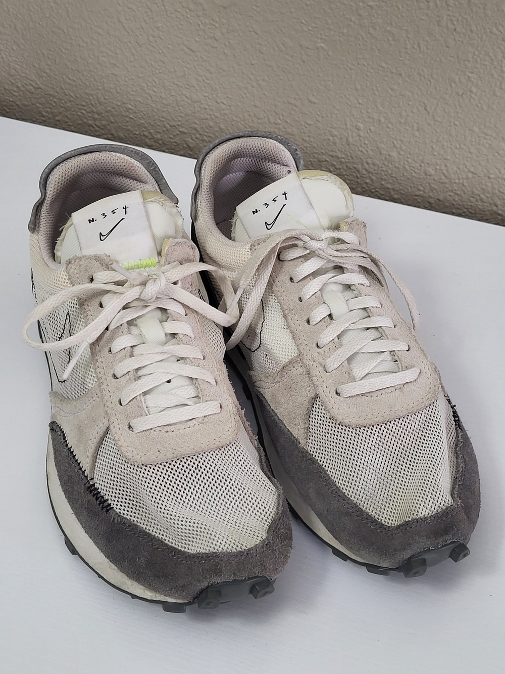 Nike N 354 Men’s White & Gray Mesh Suede Sneaker Size 7.5